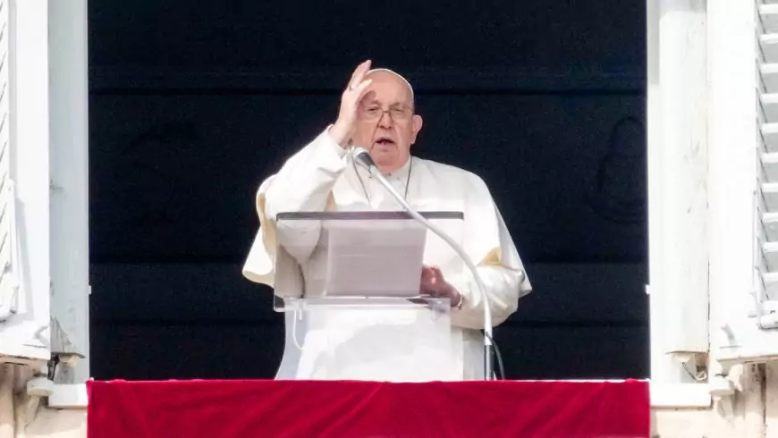El papa defiende las bendiciones a parejas homosexuales y lamenta que se saquen "malas conclusiones"